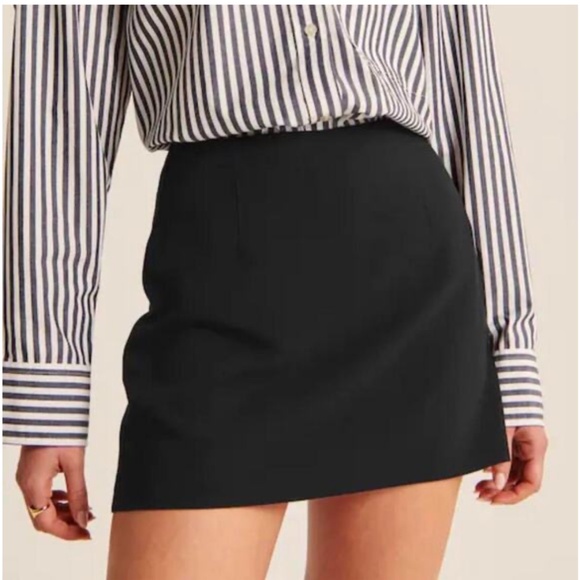 Abercrombie & Fitch Mini Skort - Picture 2 of 3